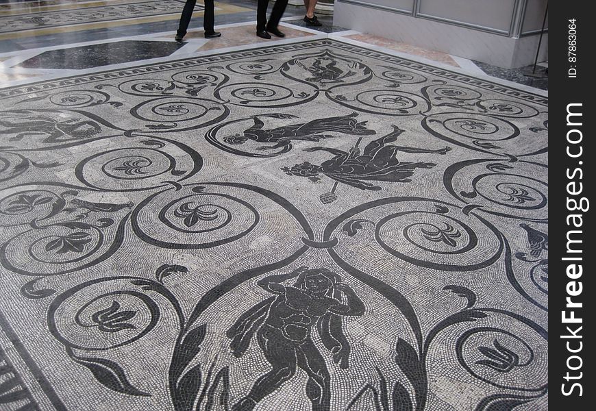 Floor-mosaic-in-vatican-museum