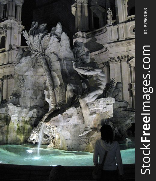 fontana-dei-quattro-fiumi-at-night