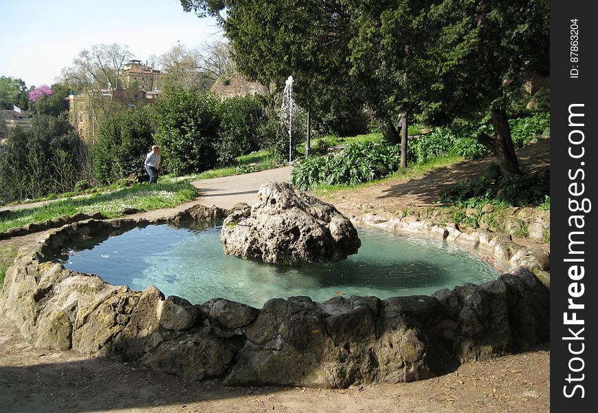 fountain-in-villa-borghese