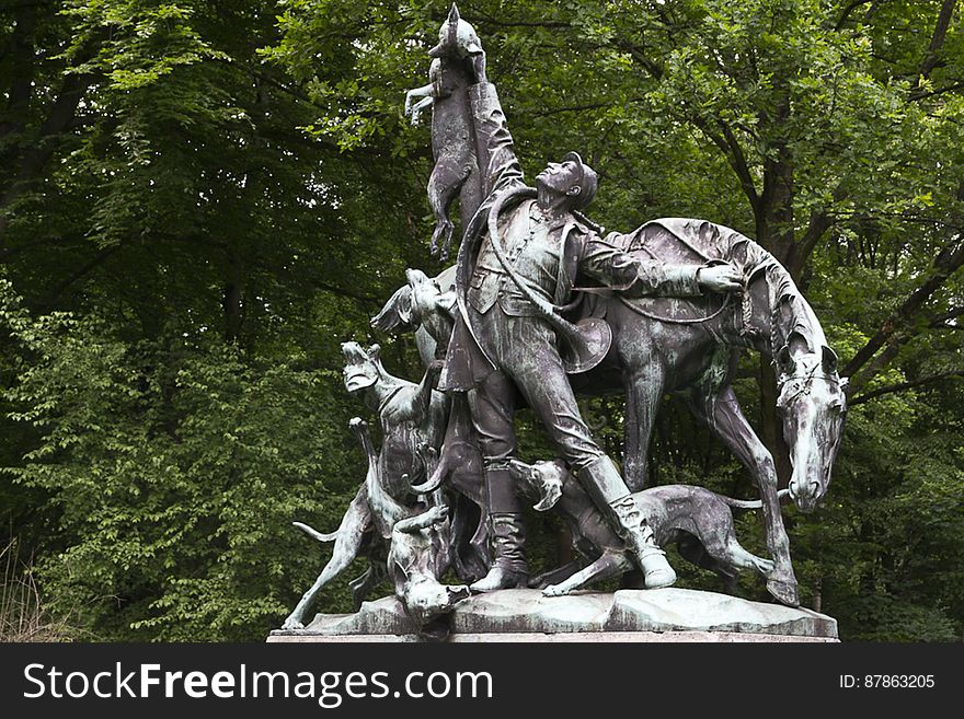 A tableau depicting the scene of a fox hunt, with the succesful hunter holding the prey out of the reach of the excited hounds. A tableau depicting the scene of a fox hunt, with the succesful hunter holding the prey out of the reach of the excited hounds.