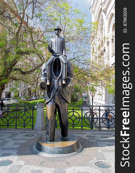 Inspired from Kafka&#039;s short story &#x22;Description of a struggle&#x22;, this statue represents a young man ridining on a hollow figure&#039;s shoulders. Inspired from Kafka&#039;s short story &#x22;Description of a struggle&#x22;, this statue represents a young man ridining on a hollow figure&#039;s shoulders.