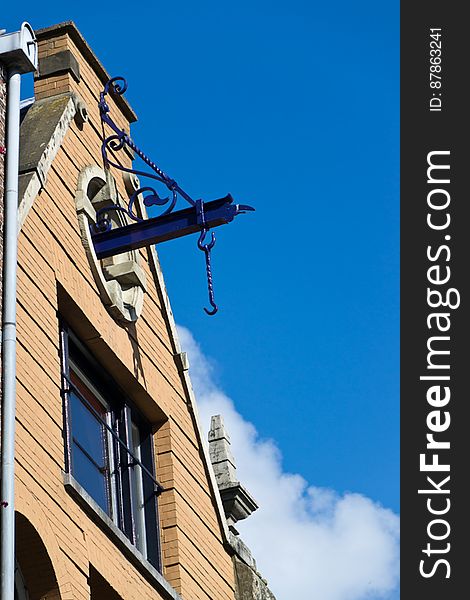 Houses in Amsterdam have a metal hook attached to a beam which is hoisted up via a pulley system to lift heavy things from outside and overcome the challenge of. Houses in Amsterdam have a metal hook attached to a beam which is hoisted up via a pulley system to lift heavy things from outside and overcome the challenge of