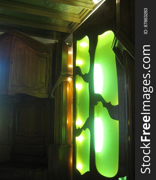 Green-backlit-armoir