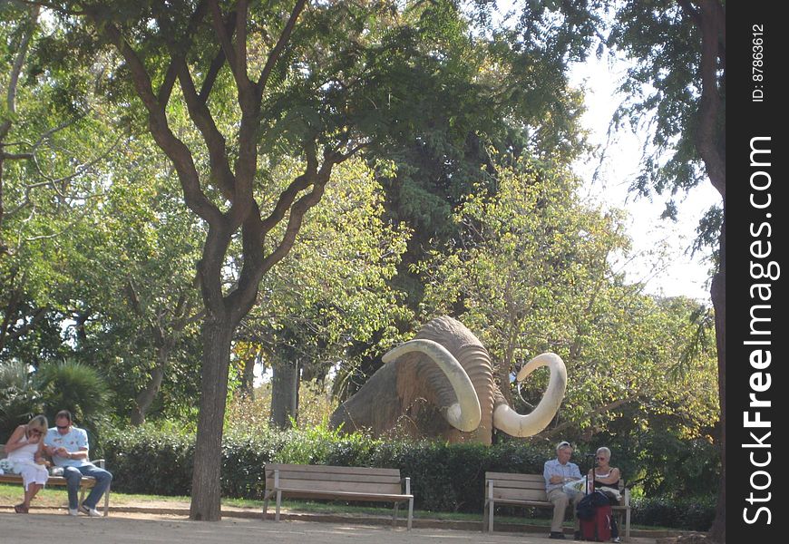 Mammoth-in-parc-de-la-ciutadella
