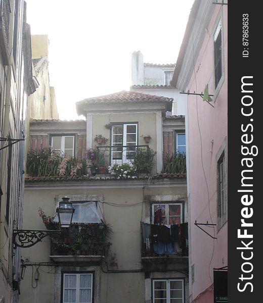 lisbon-balconies
