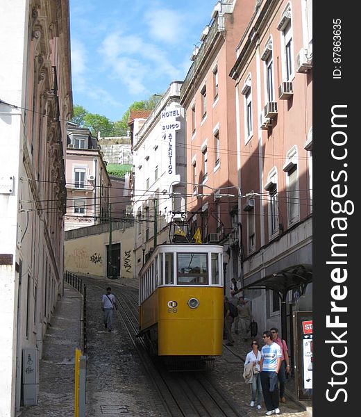 lisbon-funicular-tramway