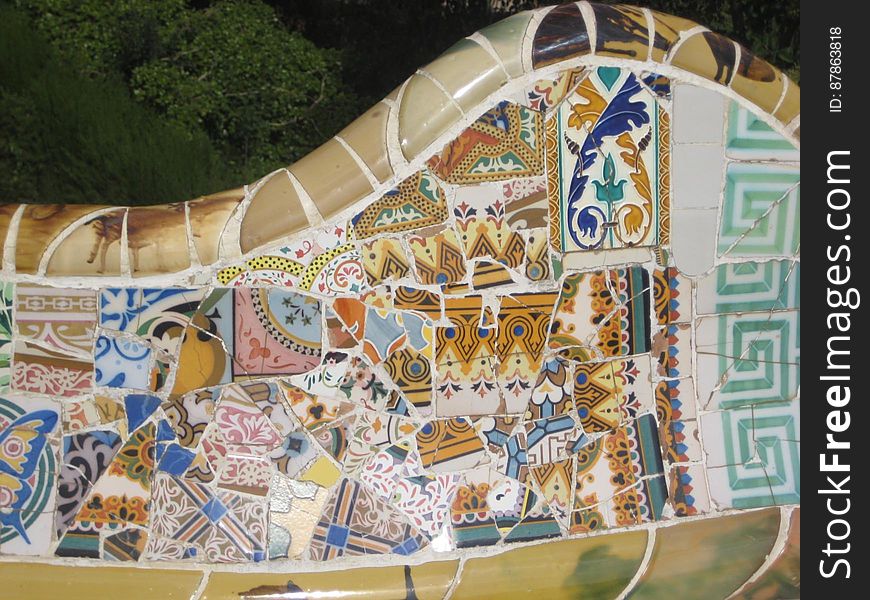mosaic-tiles-in-park-guell