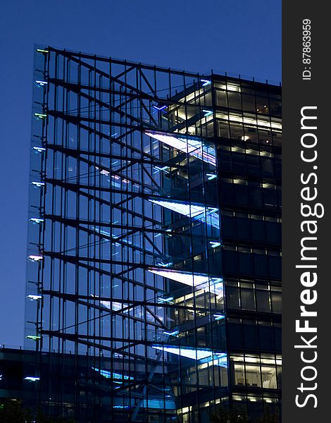 Neues Kranzler Eck is a sharp corner geometrical structure hosting offices and shopping areas in Kurfürstendamm. Neues Kranzler Eck is a sharp corner geometrical structure hosting offices and shopping areas in Kurfürstendamm.