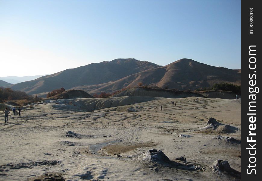 mud-volcanoes-chimneys