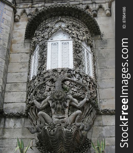 palacio-da-pena-stone-carving-of-a-newt