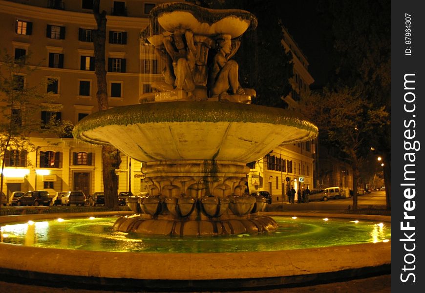 Piazza-dei-quiriti-fountain-at-night