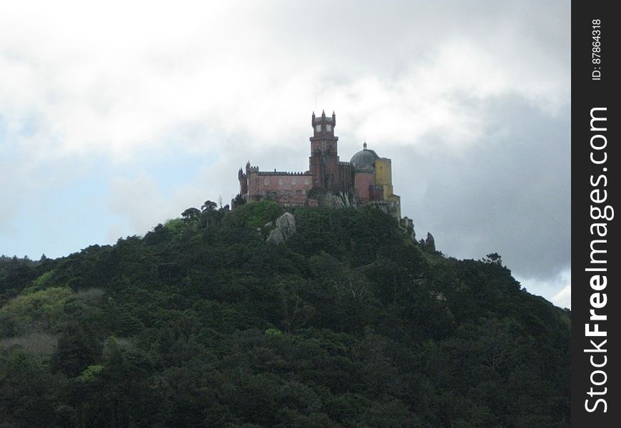pena-palace-as-seen-from-moors-castle