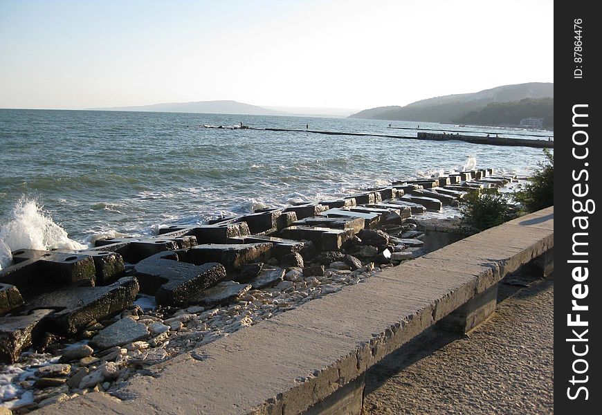 Rocks-protecting-the-shore