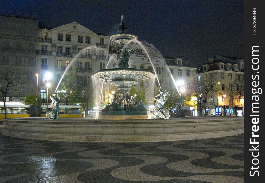 Rossio-square-at-night