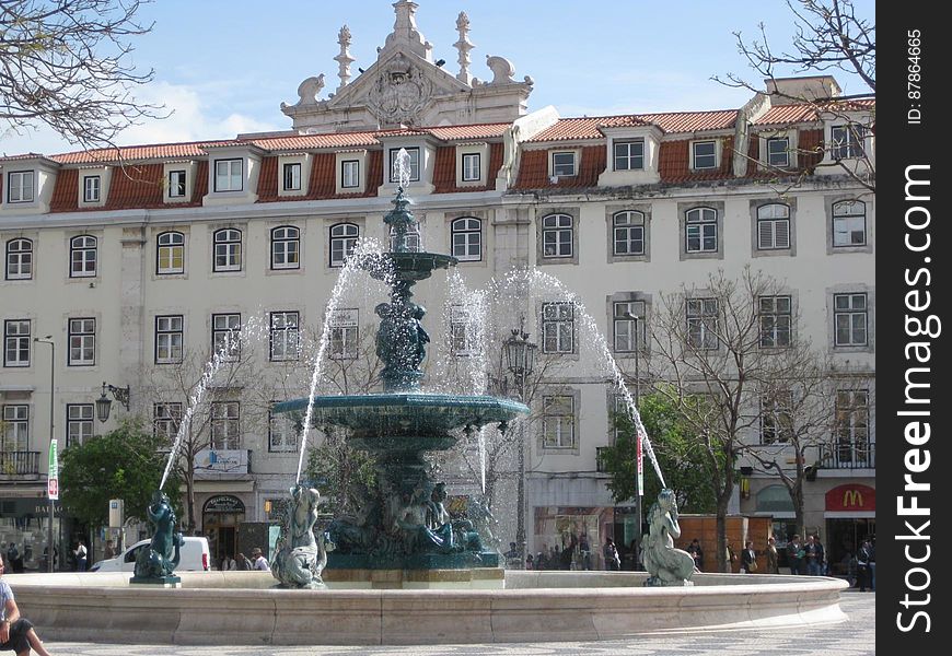Rossio-square-fountain