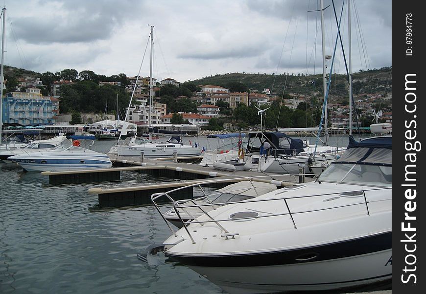 sailboats-in-the-harbour