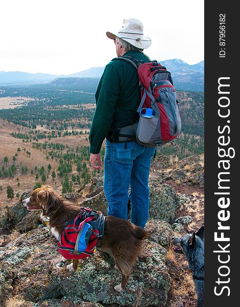 We hiked up the valley on the south side of Robinson Crater, then followed the southern edge of the rim out to a beautiful view of the Peaks. We hiked up the valley on the south side of Robinson Crater, then followed the southern edge of the rim out to a beautiful view of the Peaks.