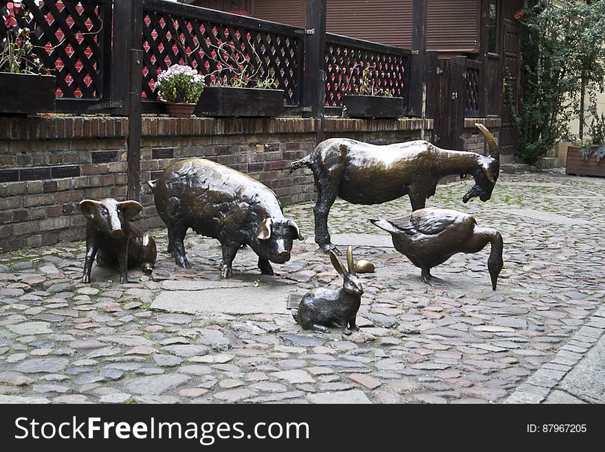 Monument to farm animals in statuary on cobblestone street of Jatki, Poland. Monument to farm animals in statuary on cobblestone street of Jatki, Poland.