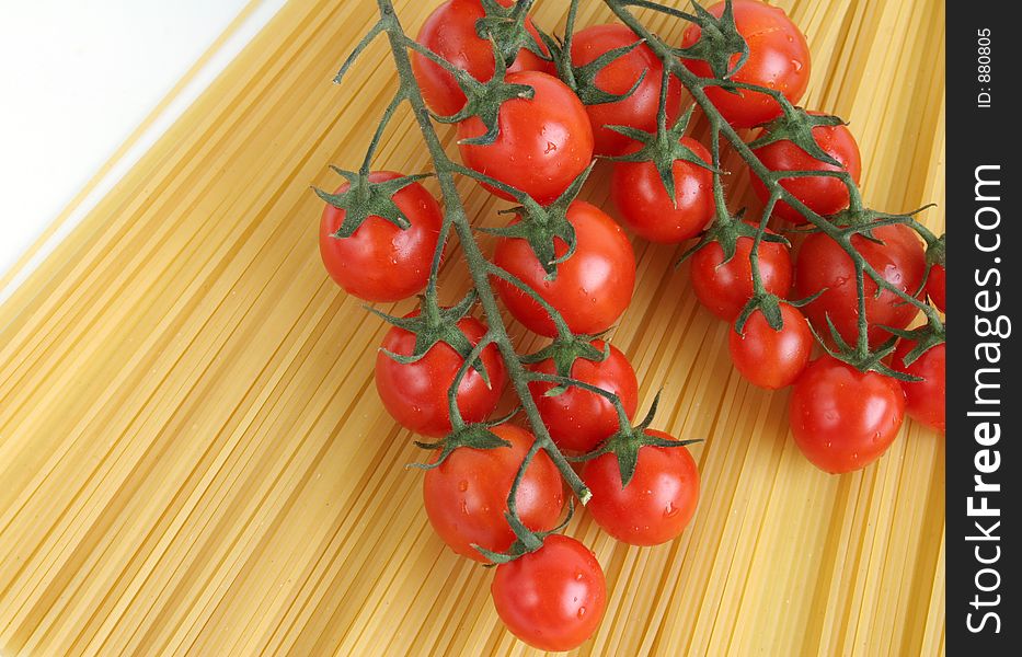 Tomatoes with raw spaghetti