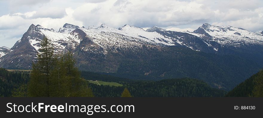 View of Alps
Dolomiti
Italy. View of Alps
Dolomiti
Italy