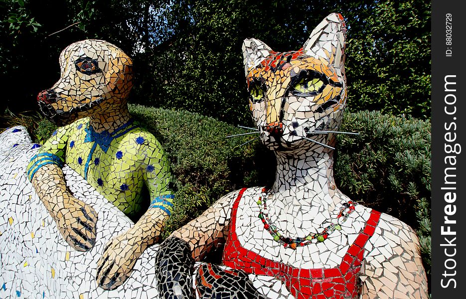 Artists Garden Surprises everywhere in this glorious garden - mosaic steps, an extraordinary sculptural wall mosaic, welded steel sculptures and other creations. Colourful gardens of roses vegetables, citrus, flowers. Very unique. The Giant&#x27;s House - A historic Akaroa house with original artworks, terraced gardens with sculptures and mosaics. Very Unique. A creative feast and a wonderful experience. Romantic secluded and quiet, but only a few minutes walk to the centre of Akaroa. Artists Garden Surprises everywhere in this glorious garden - mosaic steps, an extraordinary sculptural wall mosaic, welded steel sculptures and other creations. Colourful gardens of roses vegetables, citrus, flowers. Very unique. The Giant&#x27;s House - A historic Akaroa house with original artworks, terraced gardens with sculptures and mosaics. Very Unique. A creative feast and a wonderful experience. Romantic secluded and quiet, but only a few minutes walk to the centre of Akaroa.