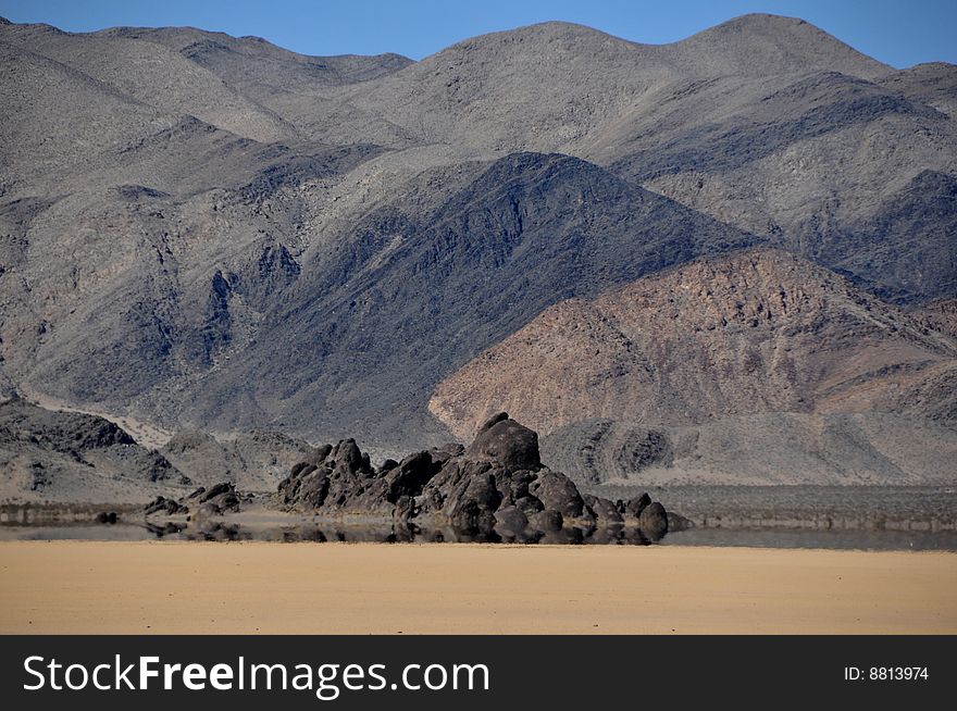 racetrack playa in death valley in california