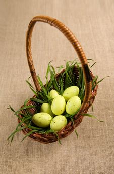 Basket With Easter Eggs And Grass Royalty Free Stock Images Basket With Easter Eggs And Grass Royalty Free Stock Images