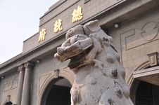 A Stone Lion Statue Before Office Of The President Royalty Free Stock Images A Stone Lion Statue Before Office Of The President Royalty Free Stock Images