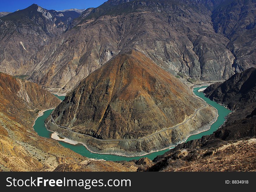 Jinsha Jiang River, the upper part of Yangtze river, turns a huge curve between Sichuan and Yunnan province of China. Jinsha Jiang River, the upper part of Yangtze river, turns a huge curve between Sichuan and Yunnan province of China.