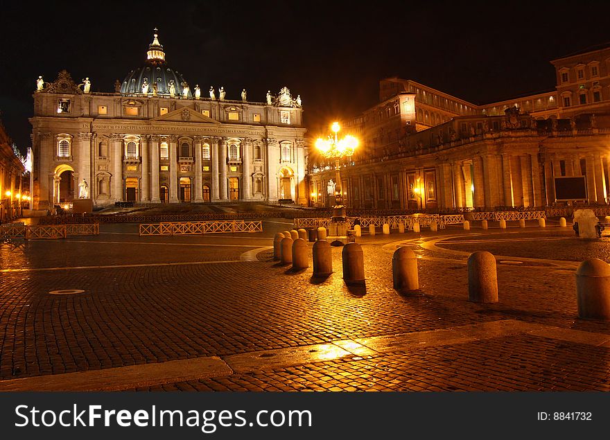 St. PeterÂ´s basilica at night, Rome