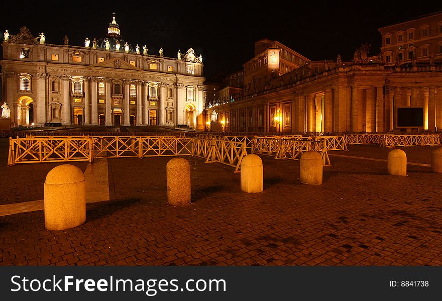 St. PeterÂ´s basilica at night, Rome