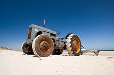 Tractor On Beach Royalty Free Stock Images Tractor On Beach Royalty Free Stock Images