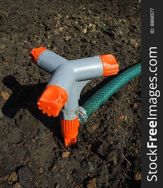 Watering device connected to hose