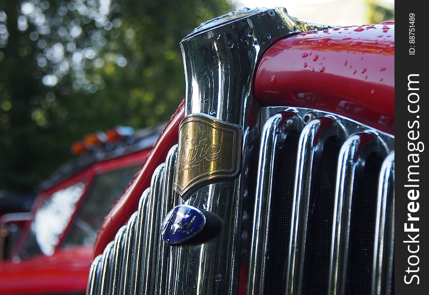 A nice chrome car grill, by Albert van Gent. All photos can be used for free and with no copyright restrictions. :&#x29;