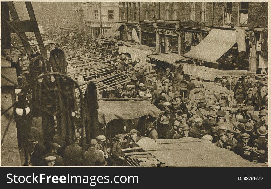 Petticoat Lane, London Photogravure by Donald Macleish from Wonderful London by St John Adcock, 1927. Middlesex Street is still known by its old name of Petticoat Lane. Some of the goods offered for an amazingly low price on a Sunday morning are not above suspicion of being stolen, and you may buy a watch at one end of the street and see it for sale again by the time you reach the other. More at www.wonderfullondon.tumblr.com/