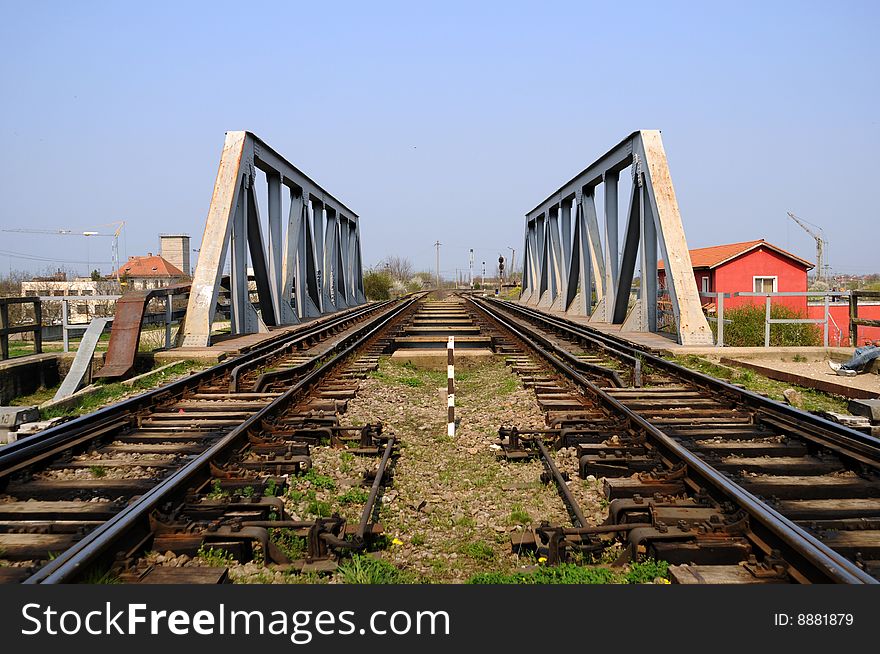 A view with a railroad and a bridge