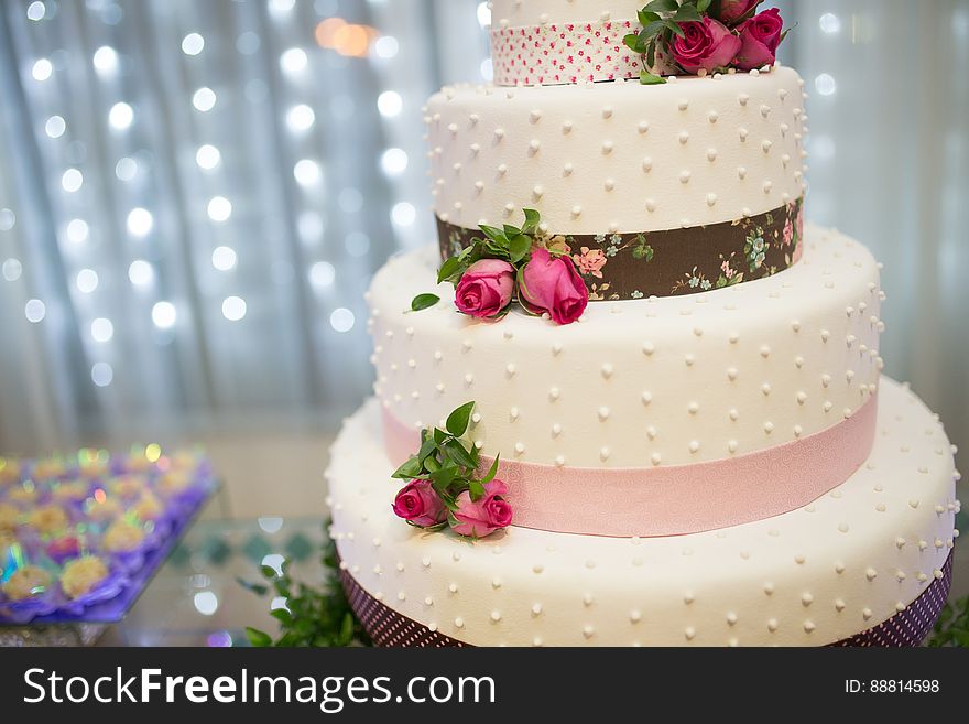 Wedding cake with decorative roses.