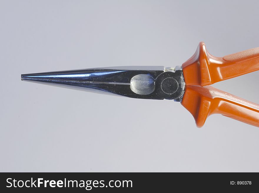 Needle-nosed pliers 04