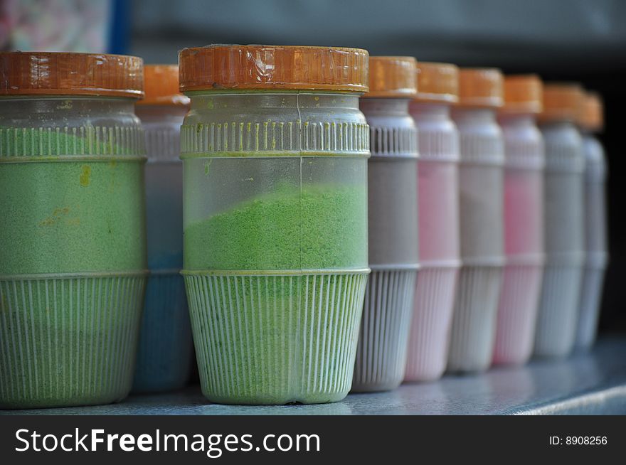 These are powdered juices with their containers lined up evenly. These are powdered juices with their containers lined up evenly.