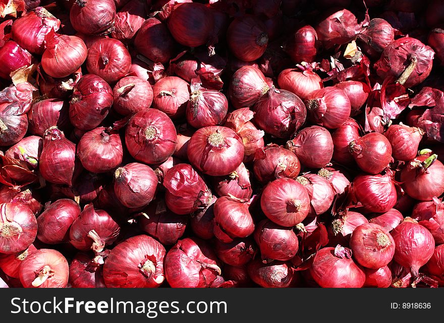 Delicious, red/purple, market day red onions