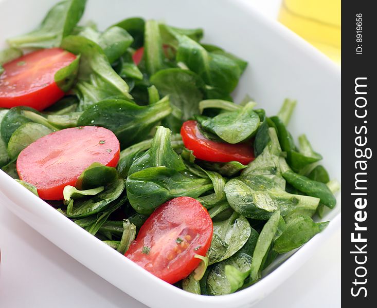 A fresh salad of field-salad with tomatoes