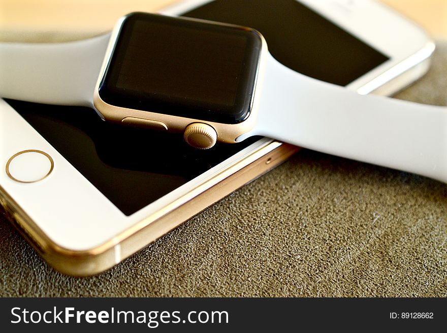 White Sport Band Silver Apple Watch On Gold Iphone 5s