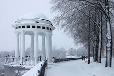 Rotunda On River Volga Royalty Free Stock Images Rotunda On River Volga Royalty Free Stock Images