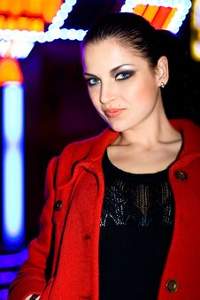 Brunette Walks On A Night City Royalty Free Stock Images Brunette Walks On A Night City Royalty Free Stock Images