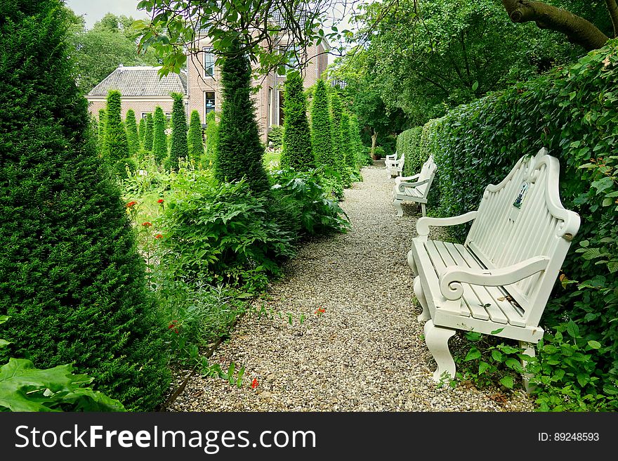 PUBLIC DOMAIN DEDICATION - Pixabay - digionbew 11. 04-07-16 Garden with benches Frankendael LOW RES DSC04315
