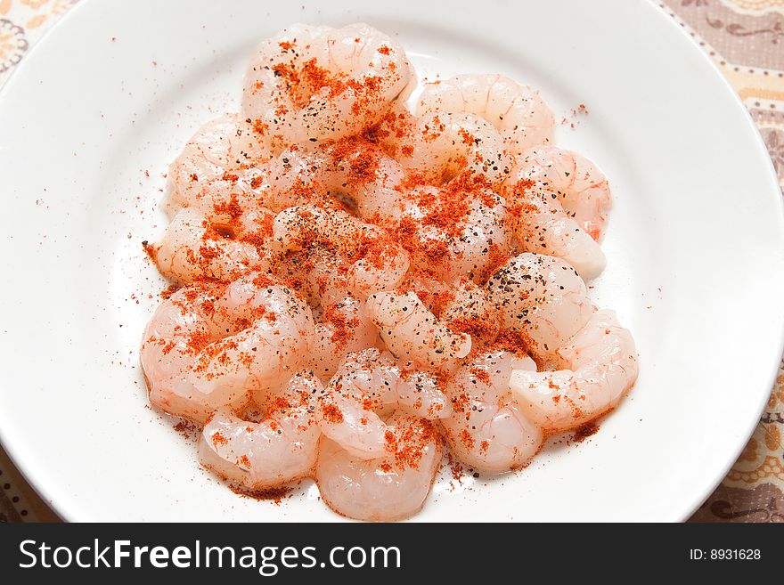 Fresh shrimp peeled and ready to be cooked