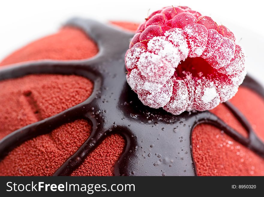 Close-up photography of chocolate cake with raspberry topping