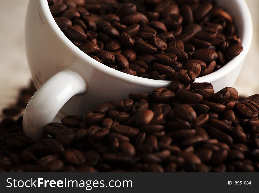 Mug with coffee grains