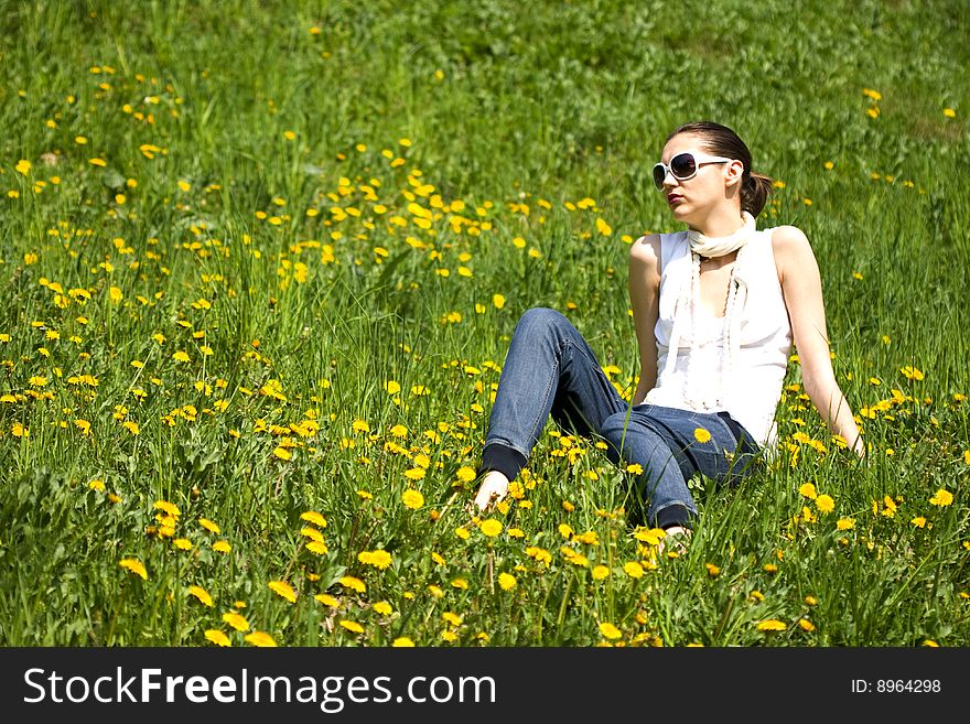 Young woman with sunglasses in nature