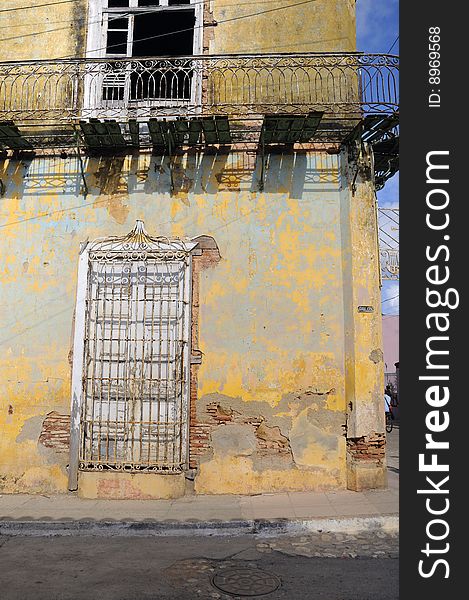 Detail of crumbling building facade in trinidad, cuba